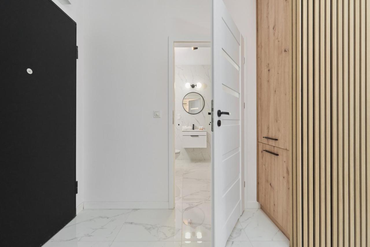 Nowoczesny Apartament Z Balkonem I Parkingiem W Centrum Wroclawia By Noclegi Renters ภายนอก รูปภาพ